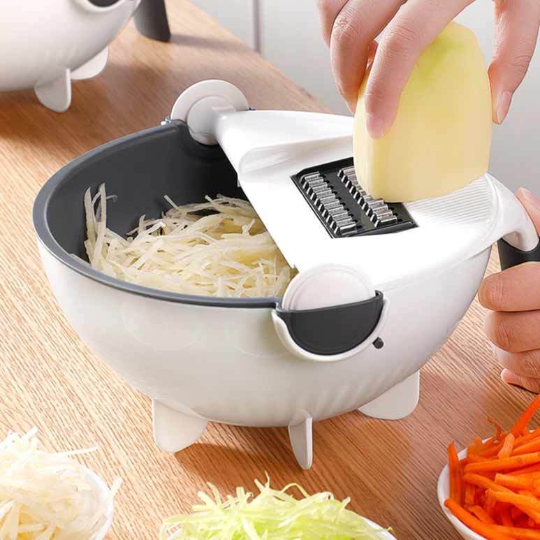 채칼로 사용후 채소를 바로 세척이 가능하게 제작된
