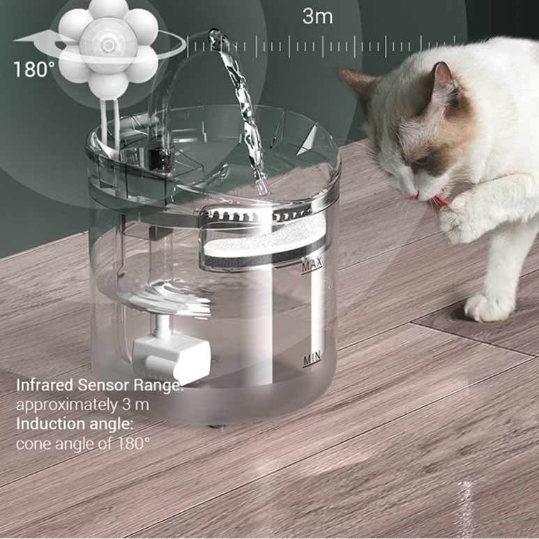 애완동물에게 깨끗한 흐르는 물을 제공하는