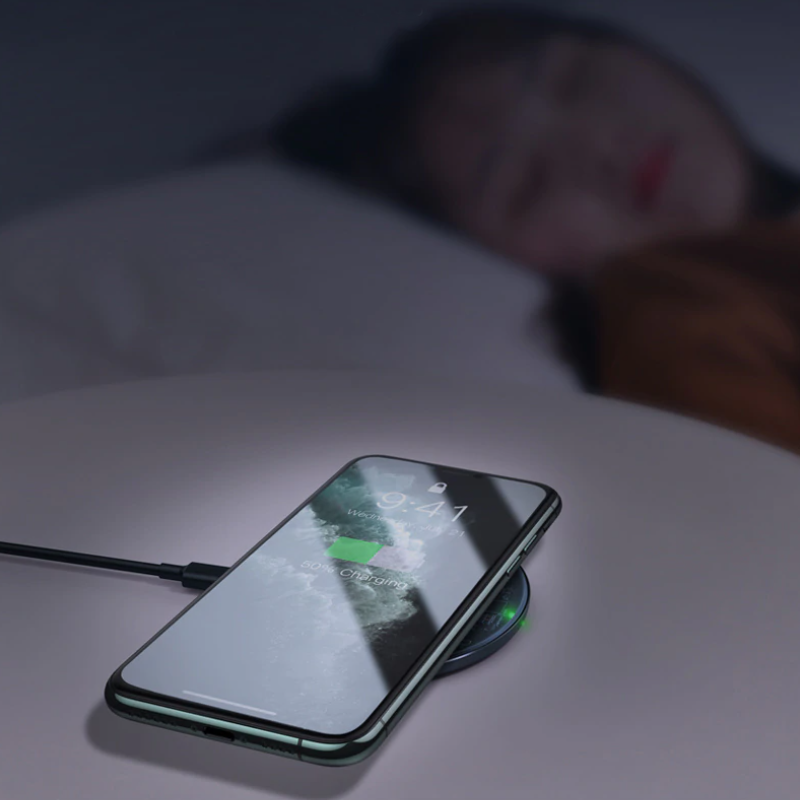 평소에 usb를 연결해 놓고 충전할 제품을 위에 올려놓기만 하며 끝! 사용이 편리해요. <중국구매대행 추천 충전 거치대>
