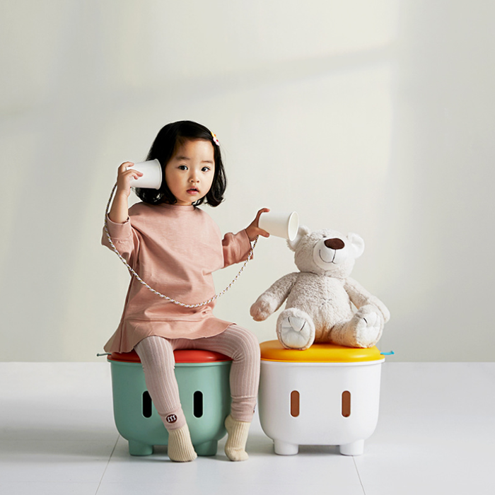 정리함이 튼튼하기 때문에 어린이들이 의자로도 사용이 가능해요. <중국구매대행 추천 블록 장난감 정리함>