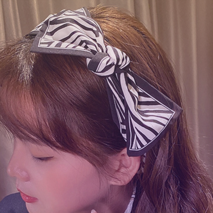 스카프를 예쁜 리본 머리띠로 활용을 할 수 있습니다. <중국구매대행 추천 다용도 쁘띠 스카프>