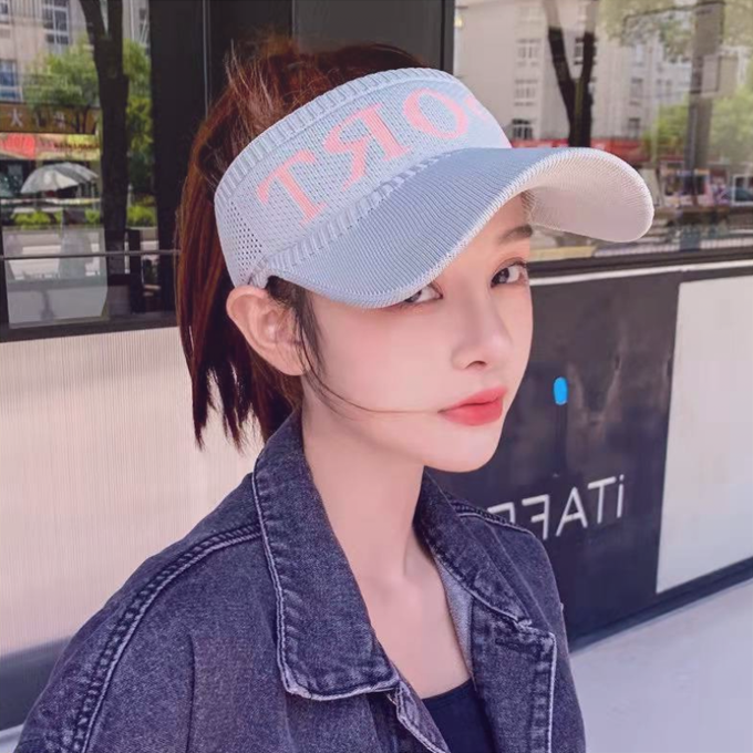 모자의 색상은 화이트, 블랙, 베이지, 핑크, 그레이 다섯 가지 색상이며 베이지의 경우는 글씨가 화이트와 블랙 두 가지로 나누어져 있어요. <중국구매대행 추천 니트 챙 모자>