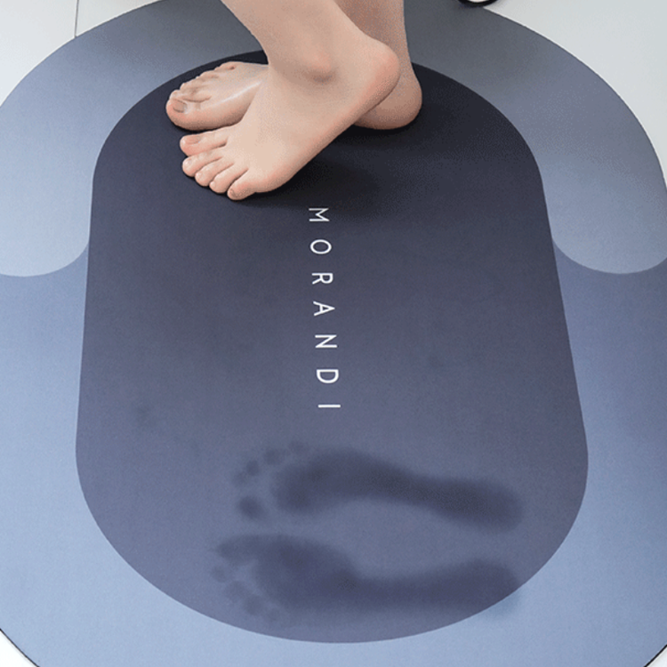 젖은 발이나 물건을 올려 두어도 물이 잘 흡수되어 금방 말라요. <알리바바구매대행 추천 물 흡수 욕실매트>