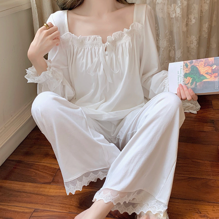 소매 끝단과 바지 끝단에 자수 레이스를 달아 고급스러움을 더했어요. <알리바바구매대행 추천 스퀘어넥 잠옷>