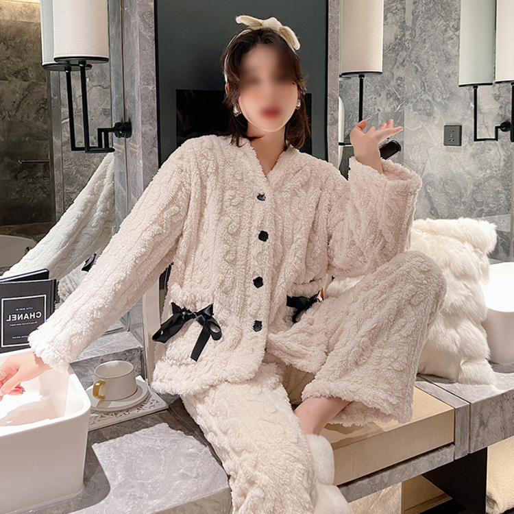 포켓에는 리본을 달아 훨씬 더 여성스럽고 귀여운 느낌을 주었어요. <알리바바구매대행 추천 겨울 니트 잠옷>