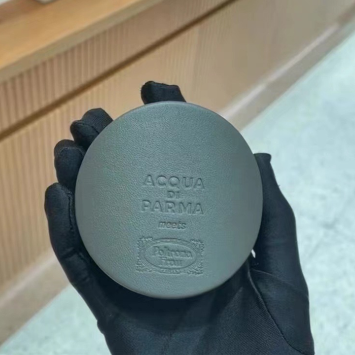 차안의 공기를 향기롭게 해주는 차량용 방향제 제품입니다. <알리바바구매대행 추천 차량용 가죽 방향제>