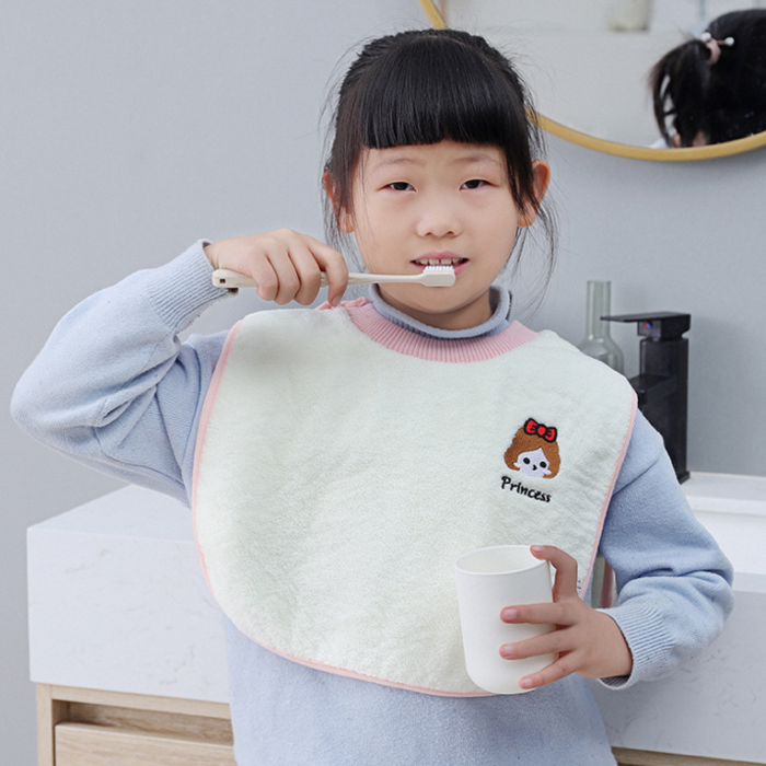타월의 라인의 색상이 다른데 베이지, 블루, 핑크 세 가지 색상으로 제작되어있어요. <알리바바구매대행 추천 어린이 세면 턱받이 타월>
