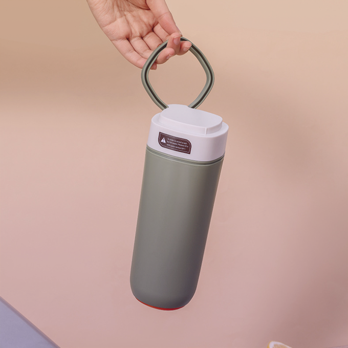 텀블러에 손잡이가 달려있어 운동이나 산책 시 들고 다니기 좋습니다. <알리바바구매대행 추천 스테인리스 텀블러>